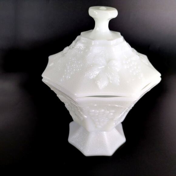 Vtg Anchor Hocking Grapes & Leaves Milk Glass Pedestal Candy Dish & Lid Stippled - Picture 11 of 12